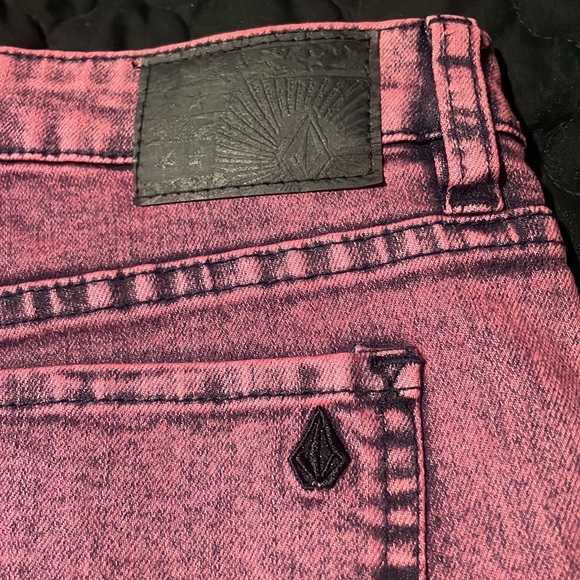 Pink Acid wash shorts with frayed hem - Picture 4 of 4